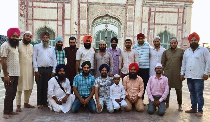 ਮੁਕਤਸਰ ਸਾਹਿਬ ਵਿਖੇ ਮੁਸਲਿਮ ਭਾਈਚਾਰੇ ਦੇ ਸੈਂਕੜੇ ਪਰਿਵਾਰ ਸੁਖੀ ਵਸਦੇ ਹਨ। 