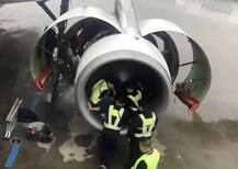 ਬੇਬੇ ਨੇ ਭਲੇ ਲਈ ਸੁੱਟੇ ਸਿੱਕੇ, ਜਹਾਜ਼ ਦੇ ਇੰਜਣ \'ਚ ਜਾ ਫਸੇ