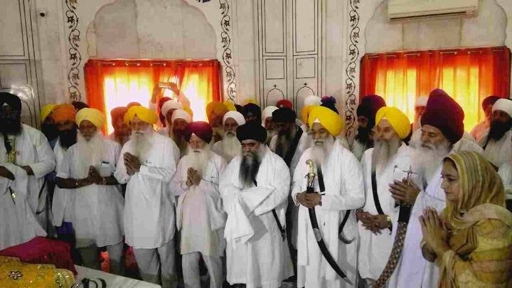 ਅੱਜ ਸਵੇਰੇ ਹਰਿਮੰਦਰ ਸਾਹਿਬ ਵਿਖੇ ਅਕਾਲ ਤਖ਼ਤ ਸਾਹਿਬ ਨੇੜੇ ਬਣਾਈ ਗਈ 1984 ਦੇ ਸ਼ਹੀਦਾਂ ਦੀ ਯਾਦਗਾਰ ਦੀ ਬੇਸਮੈਂਟ ਵਿੱਚ ਸ਼ਹੀਦੀ ਗੈਲਰੀ ਬਣਾਉਣ ਦਾ ਕੰਮ ਆਰੰਭ ਕਰ ਦਿੱਤਾ ਗਿਆ।
