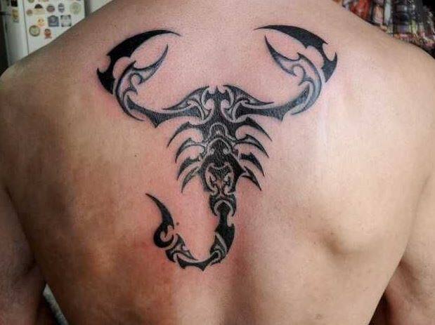 ਟੈਟੂ: ਤੁਹਾਨੂੰ ਜਾਣ ਕੇ ਹੈਰਾਨੀ ਹੋਵੇਗੀ ਪਰ ਟੈਟੂ ਵੀ ਏਡਜ਼ ਦਾ ਜ਼ਿੰਮੇਵਾਰ ਹੈ। ਜਦ ਵੀ ਤੁਸੀਂ ਟੈਟੂ ਬਣਵਾਉਣ ਜਾਓ ਤਾਂ ਇਹ ਸੁਰੱਖਿਅਤ ਕਰ ਲਵੋ ਕਿ ਟੈਟੂ ਆਰਟਿਸਟ ਜਿਹੜਾ ਵੀ ਨੀਡਲ ਇਸਤੇਮਾਲ ਕਰ ਰਿਹਾ ਹੈ, ਉਹ ਨਿਊ ਹੋਵੇ। ਪੁਰਾਣੀ ਨੀਡਲ ਹੋ ਸਕਦਾ ਹੈ ਕਿ ਏਡਜ਼ ਪੇਮੈਂਟ ਦਾ ਟੈਟੂ ਬਣਾਉਣ ਦੇ ਲਈ ਇਸਤੇਮਾਲ ਹੋਈ ਹੋ। ਪਿਯਸਿੰਗ ਕਰਵਾਉਂਦੇ ਹੋਏ ਵੀ ਇਸ ਗੱਲ ਦਾ ਧਿਆਨ ਰੱਖਣਾ ਚਾਹੀਦਾ।