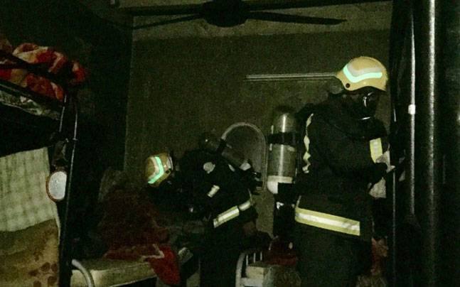 ਦੁਬਈ: ਸਾਊਦੀ ਅਰਬ ਵਿੱਚ ਇੱਕ ਬਿਨਾਂ ਖਿੜਕੀ ਵਾਲੇ ਘਰ ਵਿੱਚ ਅੱਗ ਲੱਗਣ ਦੇ ਕਾਰਨ ਘੱਟੋ-ਘੱਟ 10 ਭਾਰਤੀਆਂ ਦੀ ਮੌਤ ਹੋ ਗਈ ਅਤੇ 6 ਹੋਰ ਜ਼ਖਮੀ ਹੋ ਗਏ ਹਨ। ਦਿੱਲੀ ਵਿੱਚ ਭਾਰਤ ਦੀ ਵਿਦੇਸ਼ ਮੰਤਰੀ ਸੁਸ਼ਮਾ ਸਵਰਾਜ ਨੇ ਕਿਹਾ ਕਿ ਜੇਦਾਹ ਵਿਖੇ ਭਾਰਤੀ ਕੌਂਸਲਖ਼ਾਨੇ ਦੇ ਅਧਿਕਾਰੀ ਨਾਜ਼ਰਾਨ ਵਿਖੇ ਘਟਨਾ ਸਥਾਨ ਨੂੰ ਜਾ ਰਹੇ ਹਨ। ਸੁਸ਼ਮਾ ਸਵਰਾਜ ਨੇ ਇੱਕ ਟਵੀਟ ਵਿੱਚ ਕਿਹਾ ਕਿ ਉਨ੍ਹਾਂ ਨੂੰ ਨਾਜ਼ਰਾਨ ਵਿੱਚ ਅੱਗ ਲੱਗਣ ਦਾ ਪਤਾ ਲੱਗਾ ਹੈ, ਜਿਸ ਵਿਚ ਅਸੀਂ 10 ਭਾਰਤੀ ਨਾਗਰਿਕਾਂ ਦੀ ਜਾਨ ਗਈ ਅਤੇ ਛੇ ਜ਼ਖ਼ਮੀ ਹੋਏ ਹਨ।