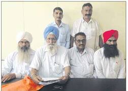 ਕਿਸਾਨਾਂ ਨਾਲ ਠੱਗੀ! ਸਾਬਕਾ ਮੁੱਖ ਮੰਤਰੀ ਬਾਦਲ ਦੇ ਮੁਆਵਜ਼ਾ ਚੈੱਕ ਹੋਏ ਬਾਊਸ