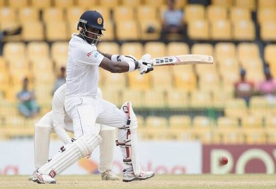 ਦਿਨ ਦੇ ਖਤਮ ਹੋਣ ਤੱਕ ਸਾਬਕਾ ਕਪਤਾਨ ਐਂਜੇਲੋ ਮੈਥੀਊਜ਼ 54 ਦੌੜਾਂ ਅਤੇ ਦਿਲਰਵਨ ਪਰੇਰਾ 6 ਦੌੜਾਂ ਬਣਾ ਕੇ ਨਾਬਾਦ ਪਰਤੇ। 