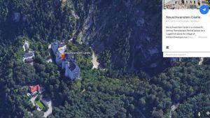 ਡੈਨਿਸ ਨੇ ਗੂਗਲ ਅਰਥ 'ਤੇ ਉਸ ਘਰ ਦੀ ਲੋਕੇਸ਼ਨ ਪਾਈ ਅਤੇ ਉਸ ਨੂੰ ਪਛਾਣ ਵੀ ਲਿਆ। ਉਨ੍ਹਾਂ ਦੀ ਮਾਂ ਦੇ ਘਰ ਕੋਲ ਇਕ ਵੱਡਾ ਜਿਹਾ ਰੁੱਖ ਸੀ, ਜਿਸ ਕਾਰਨ ਉਹ ਆਪਣੇ ਘਰ ਦੀ ਸੜਕ ਆਸਾਨੀ ਨਾਲ ਪਛਾਣ ਗਈ। ਫਿਰ ਡੈਨਿਸ ਨੇ ਘਰ ਨੂੰ ਕਰੀਬ ਤੋਂ ਦੇਖਣ ਲਈ ਗੂਗਲ ਸਟਰੀਟ ਵਿਯੂ ਜ਼ੂਮ ਕੀਤਾ।