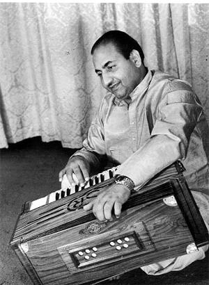 1941 ਵਿੱਚ ਰਫ਼ੀ ਨੇ ਆਪਣਾ ਗਾਇਕੀ ਦਾ ਸਫ਼ਰ ਪੰਜਾਬੀ ਫ਼ਿਲਮ ‘ਗੁਲ ਬਲੋਚ’ ਤੋਂ ਸ਼ੁਰੂ ਕੀਤਾ। 1945 ਵਿੱਚ ਉਨ੍ਹਾਂ ਆਪਣਾ ਹਿੰਦੀ ਗੀਤ ਫ਼ਿਲਮ ‘ਗਾਓਂ ਕੀ ਗੋਰੀ’ ਲਈ ਰਿਕਾਰਡ ਕਰਵਾਇਆ।