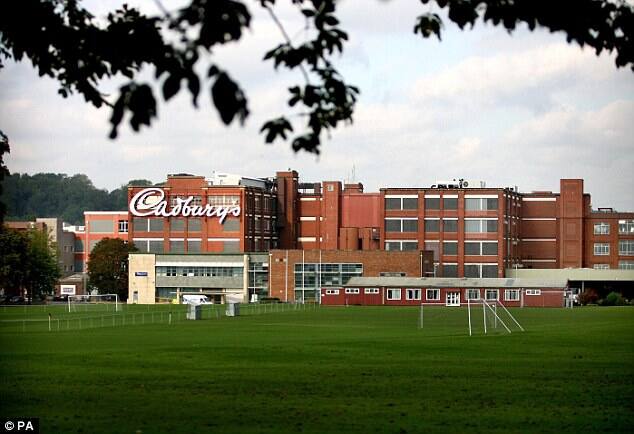 ਸਜਾਵਟੀ ਰੂਪ ਨਾਲ ਤਿਆਰ ਕੀਤਾ ਗਿਆ ਇਹ 13ਵਾਂ ਵੱਡਾ ਸੋਨੇ ਦਾ ਆਂਡਾ ਹੈ, ਜਿਸ ਨੂੰ ਕੈਡਬਰੀ ਨੇ ਬਣਾਇਆ ਸੀ। ਅਸਲ ਵਿਚ ਇਨ੍ਹਾਂ ਆਂਡਿਆਂ ਨੂੰ ਕੰਪਨੀ ਦੇ ਛੋਟੇ ਵਪਾਰੀਆਂ ਨੂੰ ਸਨਮਾਨ ਦੇਣ ਲਈ ਬਣਾਇਆ ਸੀ।