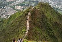 ਹਰ ਕੋਈ ਚੜ੍ਹਨਾ ਚਾਹੁੰਦਾ ਇਹ \