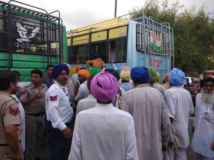 ਕਿਸਾਨਾਂ ਧਮਕੀ ਵੀ ਦਿੱਤੀ ਹੈ ਕਿ ਜੇਕਰ ਉਨ੍ਹਾਂ ਨੂੰ ਗ੍ਰਿਫਤਾਰ ਨਾ ਕੀਤਾ ਗਿਆ ਤਾਂ ਭਲਕੇ 15 ਅਗਸਤ ਦੇ ਸਮਾਗਮ ਵਾਲੀ ਥਾਂ ਧਰਨਾ ਦੇਣਗੇ। 