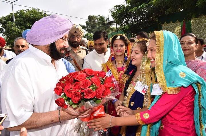 ਇਸ ਮੌਕੇ ਨੇ ਮੁੱਖ ਮੰਤਰੀ ਸਮੇਤ ਸਮਾਗਮ ਵਿੱਚ ਹਾਜ਼ਰ ਸਾਰੇ ਲੋਕਾਂ ਨੇ ਪੰਜਾਬ ਨੂੰ ਨਸ਼ੇ ਤੇ ਕਰਜ਼ੇ ਤੋਂ ਮੁਕਤ ਕਰ ਕੇ ਸ਼ਾਂਤਮਈ, ਸਿਹਤਮੰਦ ਤੇ ਖੁਸ਼ਹਾਲ ਸੂਬਾ ਬਣਾਉਣ ਦਾ ਸੰਕਲਪ ਲਿਆ।