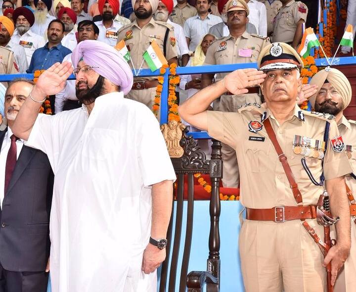 ਮੁੱਖ ਮੰਤਰੀ ਨੇ 31 ਦਸੰਬਰ, 2017 ਤੋਂ ਪਹਿਲਾਂ ਸੂਬੇ ਦੇ ਹਰੇਕ ਘਰ ’ਚ ਇੱਕ ਪਖਾਨਾ ਬਣਾਉਣ ਦਾ ਐਲਾਨ ਕੀਤਾ। ਉਨ੍ਹਾਂ ਆਖਿਆ ਕਿ ਸਕੂਲਾਂ ਦਾ ਮੂੰਹ-ਮੁਹਾਂਦਰਾ ਸੰਵਾਰਨ ਤੋਂ ਇਲਾਵਾ ਲੋੜੀਂਦਾ ਬੁਨਿਆਦੀ ਢਾਂਚਾ ਮੁਹੱਈਆ ਕਰਾਉਣ ਲਈ 2100 ਕਰੋੜ ਰੁਪਏ ਰੱਖੇ ਗਏ ਹਨ। ਇਸੇ ਤਰ੍ਹਾਂ ਸਿਹਤ ਖੇਤਰ ਦੇ ਬੁਨਿਆਦੀ ਢਾਂਚੇ ਨੂੰ ਅਪਗਰੇਡ ਕਰਨ ਲਈ 806 ਕਰੋੜ ਰੁਪਏ ਰੱਖੇ ਗਏ ਹਨ।