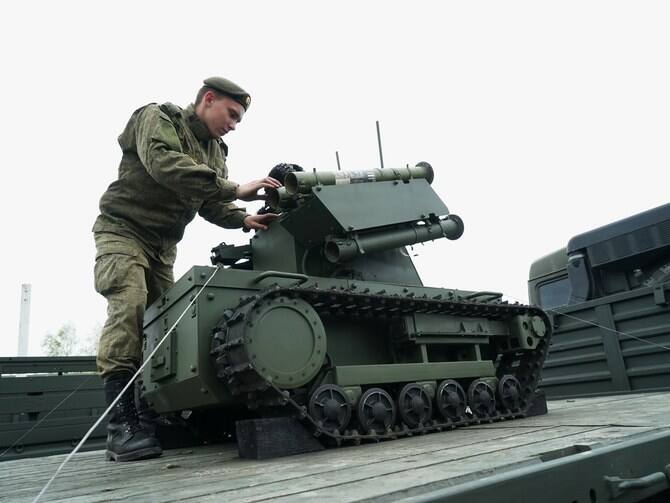 China deploying robots equipped with machine guns, Robotized Mule-200 along border with India China: भारत से लगी सीमा पर चीन ने मशीनगनों से लैस Robot किए तैनात, PLA के सैनिकों की ये है कमजोरी