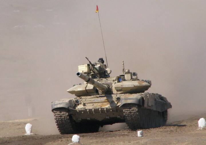  ਭਾਰਤ ਅਤੇ ਚੀਨ ਦੇ ਦਰਮਿਆਨ ਡੋਕਲਾਮ ਖੇਤਰ ਵਿਚ ਝਗੜੇ ਚੱਲ ਰਹੇ ਹਨ ਅਤੇ ਜੰਗ ਦੇ ਬੱਦਲ ਵੀ ਛਾਏ ਹੋਏ ਹਨ। ਭਾਰਤੀ ਬਲਾਂ ਨੇ ਸਿੱਕਮ ਸੇਕਟਰ ਦੇ ਡੌਕਲ ਖੇਤਰ ਵਿੱਚ ਚੀਨੀ ਬਲਾਂ ਨੂੰ ਸੜਕ ਦੀ ਉਸਾਰੀ ਤੋਂ ਰੋਕਿਆ ਸੀ, ਜਿਸ ਤੋਂ ਬਾਅਦ ਭਾਰਤ ਅਤੇ ਚੀਨ ਦੇ ਵਿਚਕਾਰ ਤਨਾਪੁਰਣ ਸਥਿਤੀ ਬਣੀ ਹੋਈ ਹੈ। ਚੀਨ ਨੇ ਦਾਅਵਾ ਕੀਤਾ ਹੈ ਕਿ ਉਹ ਆਪਣੀ ਜ਼ਮੀਨ 'ਤੇ ਸੜਕ ਦੇ ਨਿਰਮਾਣ ਦਾ ਪ੍ਰਬੰਧ ਕਰੇਗਾ। ਉਹ ਵਿਵਾਦਿਤ ਡੌਲਾਮ ਖੇਤਰ ਤੋਂ ਭਾਰਤੀ ਬਲਾਂ ਨੂੰ ਵਾਪਸ ਬੁਲਾਏ ਜਾਣ ਦੀ ਮੰਗ ਕਰ ਰਿਹਾ ਹੈ। 