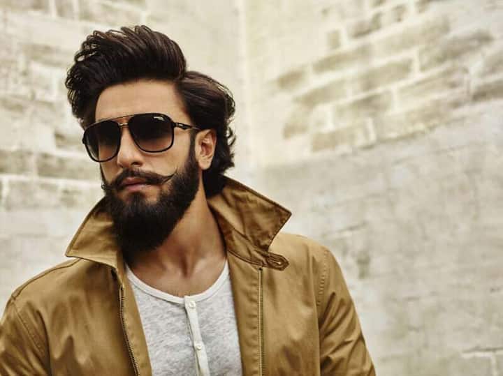 ਰਣਵੀਰ ਸਿੰਘ ਨੇ ਫ਼ਿਲਮ 'ਬਾਜੀਰਾਵ ਮਸਤਾਨੀ' ਵਿੱਚ ਵਿਖਾ ਦਿੱਤਾ ਕਿ ਉਹ ਹਰ ਤਰ੍ਹਾਂ ਦੇ ਰੋਲ ਬਖ਼ੂਬੀ ਨਾਲ ਨਿਭਾਅ ਸਕਦੇ ਹਨ। ਇਸ ਫ਼ਿਲਮ ਤੋਂ ਬਾਅਦ ਬਾਲੀਵੁੱਡ ਵਿੱਚ ਉਨ੍ਹਾਂ ਦੀ ਡਿਮਾਂਡ ਖ਼ੂਬ ਵਧ ਗਈ ਹੈ। ਸਾਲ 2016 ਰਣਵੀਰ ਸਿੰਘ ਲਈ ਖ਼ਾਸ ਰਿਹਾ ਹੈ। ਉਹ ਹਰ ਫ਼ਿਲਮ ਲਈ 20 ਕਰੋੜ ਰੁਪਏ ਲੈਂਦੇ ਹਨ।