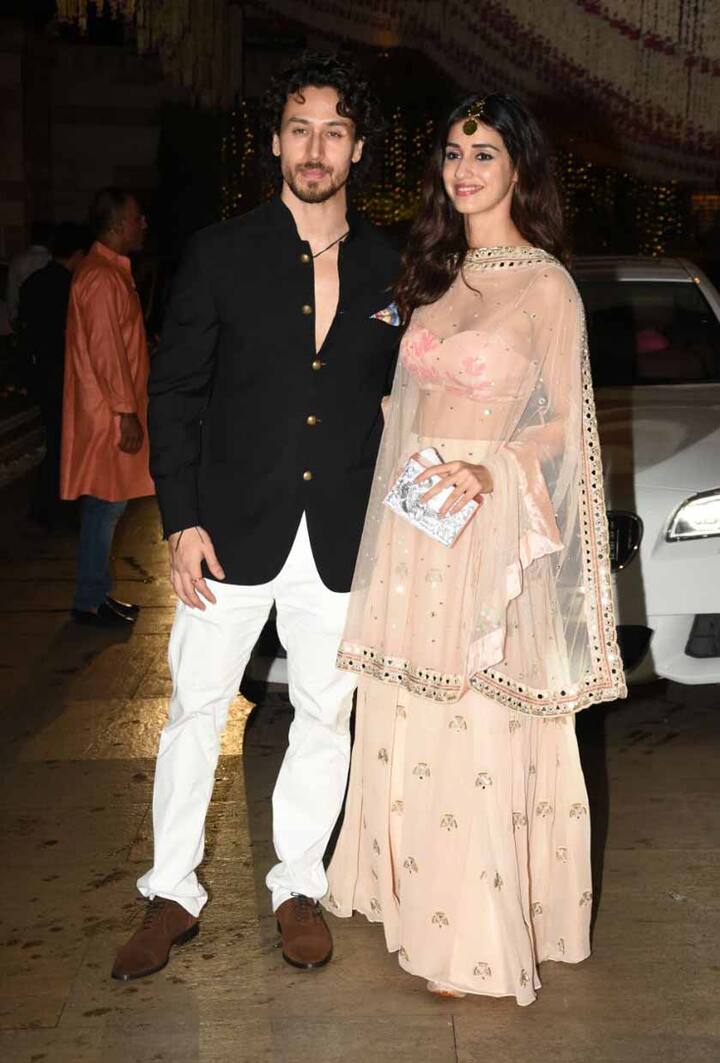 ਟਾਇਗਰ ਸ਼ਰਾਫ ਅਤੇ ਦਿਸ਼ਾ ਪਟਾਨੀ ਨਾਲ ਇੱਥੇ ਪੁੱਜੇ ਅਤੇ ਪੋਜ਼ ਵੀ ਦਿੱਤਾ। 
