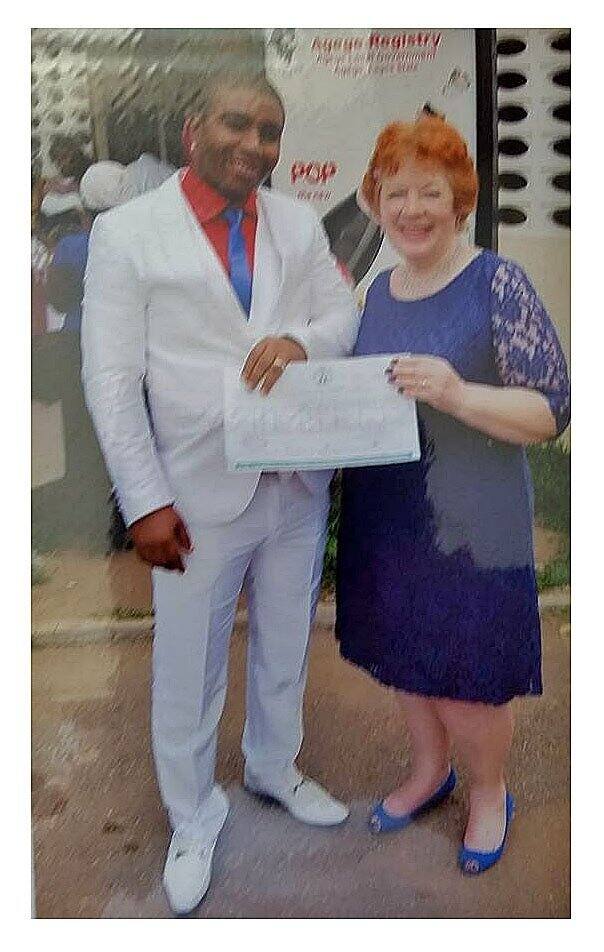 ਏਂਜੇਲਾ ਇਕ ਸੇਵਾ ਮੁਕਤ ਟੈਕਸੀ ਡਰਾਈਵਰ ਹੈ ਅਤੇ ਉਸ ਨੇ 20 ਹਜ਼ਾਰ ਪੌਂਡ ਵੀਜ਼ਾ ਦਿਵਾਉਣ ਵਿਚ ਹੀ ਖ਼ਰਚ ਕਰ ਦਿੱਤੇ। ਲੇਕਿਨ ਤੀਜੀ ਵਾਰ ਕੋਸ਼ਿਸ਼ ਕਰਨ 'ਤੇ ਵੀ ਸੀਜੇ ਨੂੰ ਵੀਜ਼ਾ ਨਹੀਂ ਮਿਲਿਆ। 