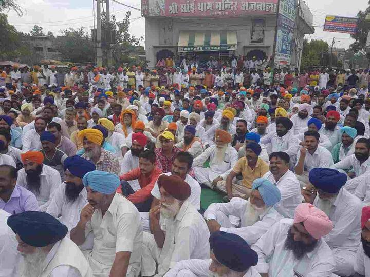 ਅਕਾਲੀ ਲੀਡਰਾਂ ਨੇ ਸਰਕਾਰ 'ਤੇ ਵਾਅਦਿਆਂ ਤੋਂ ਮੁੱਕਰਨ ਦੇ ਵੀ ਇਲਜ਼ਾਮ ਲਾਏ।