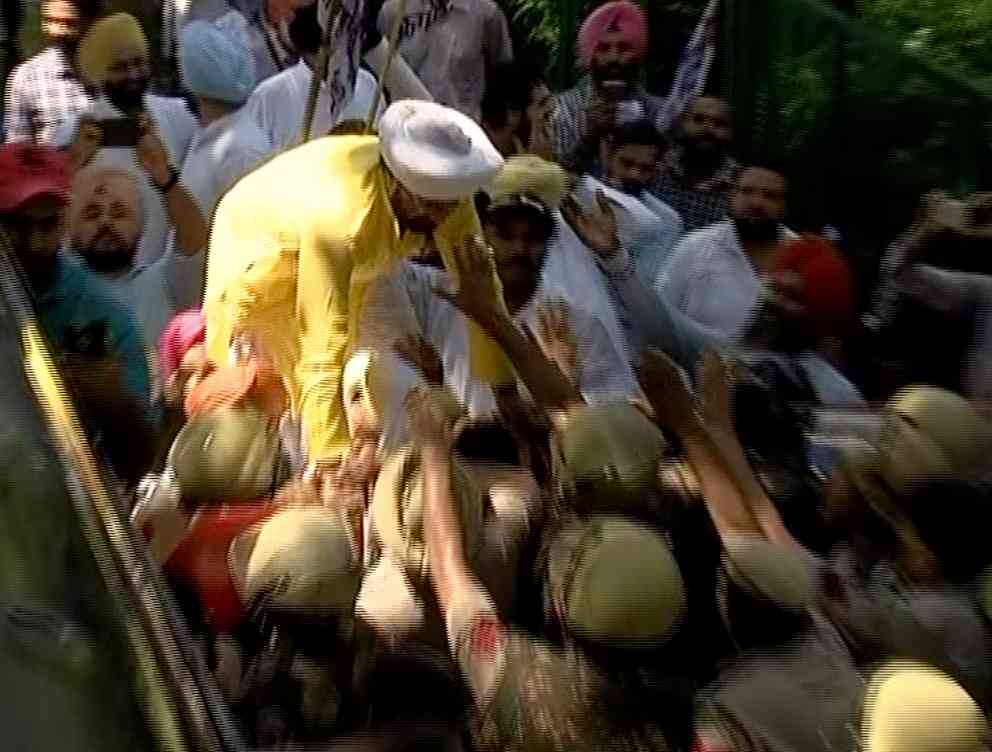 Khaira Bhagwant And Bains Arrested ਸੁਖਪਾਲ ਖਹਿਰਾ, ਭਗਵੰਤ ਮਾਨ, ਸਿਮਰਜੀਤ ਬੈਂਸ ਸਣੇ ਕਈ ਲੀਡਰ ਥਾਣੇ ਡੱਕੇ