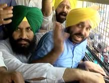 ਕੈਪਟਨ ਦੇ ਘਰ ਜਾ ਰਹੇ ਆਮ ਆਦਮੀਆਂ ਦਾ ਡੰਡੇ ਨਾਲ ਸਵਾਗਤ