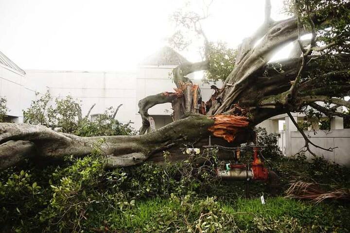 ਮਿਆਮੀ : ਅਮਰੀਕਾ ਦੇ ਫਲੋਰੀਡਾ ਸੂਬੇ 'ਚੋਂ ਚੱਕਰਵਾਤੀ ਤੂਫ਼ਾਨ ਇਰਮਾ ਦੇ ਲੰਘਣ ਤੋਂ ਬਾਅਦ ਹੁਣ ਰਾਹਤ ਤੇ ਬਚਾਅ ਨਾਲ ਨੁਕਸਾਨ ਦੇ ਜਾਇਜ਼ੇ ਦਾ ਕੰਮ ਸ਼ੁਰੂ ਹੋ ਗਿਆ ਹੈ