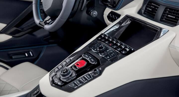 ਇਸ ਵਿੱਚ ਚਾਰ ਡ੍ਰਾਈਵਿੰਗ ਮੋਡ ਸਟਾਡ੍ਰਾ, ਸਪੋਰਟ, ਕੋਰਸਾ ਤੇ ਈਕੋ ਮੋਡ ਦਿੱਤੇ ਗਏ ਹਨ। 