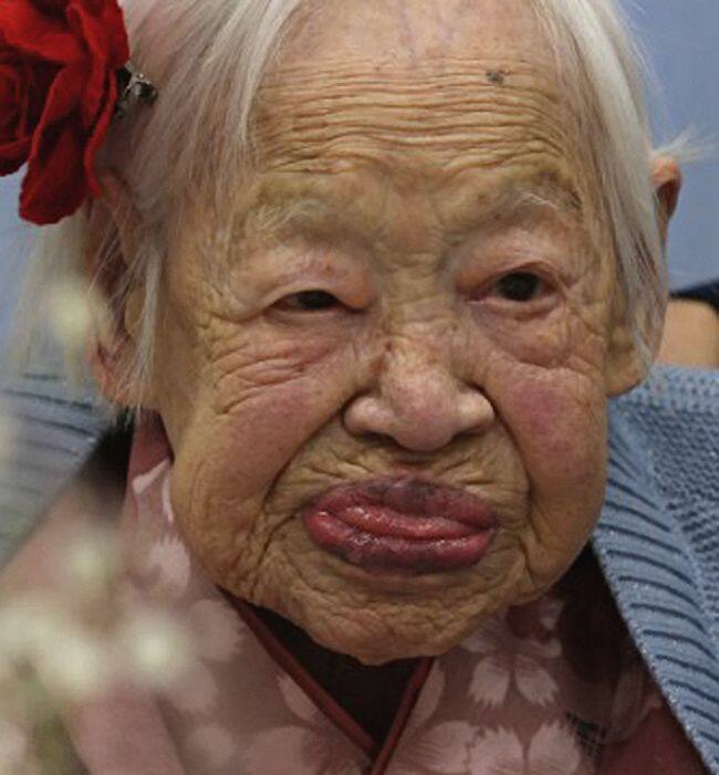 ਸਿਹਤ, ਲੇਬਰ ਤੇ ਕਲਿਆਣ ਮੰਤਰਾਲੇ ਮੁਤਾਬਿਕ, 100 ਸਾਲਾ ਲੋਕਾਂ ਦੀ ਆਬਾਦੀ 'ਚ 88 ਫ਼ੀਸਦੀ  ਔਰਤਾਂ ਹਨ। ਇਹ ਅੰਕੜਾ ਬਿਰਧ ਦਿਵਸ ਦੇ ਸਬੰਧ 'ਚ ਜਾਰੀ ਕੀਤਾ ਗਿਆ।