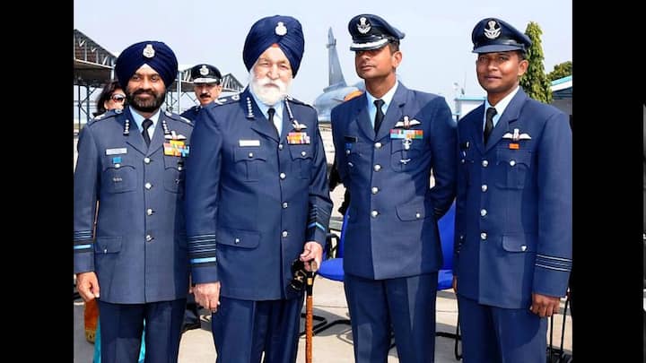 ਏਅਰ ਮਾਰਸ਼ਲ ਅਰਜਨ ਸਿੰਘ ਦੇ ਇਹ ਵਿਚਾਰ ਸਨ ਕਿ ਜਿੰਨਾ ਚਿਰ ਤੁਹਾਡੇ ਸੱਜੇ ਖੱਬਿਓਂ ਗੋਲੀਆਂ ਨਾ ਲੰਘਣ ਤਾਂ ਜੰਗ ਦਾ ਅਹਿਸਾਸ ਹੀ ਨਹੀਂ ਹੁੰਦਾ। ਉਨ੍ਹਾਂ ਸਦਾ ਆਪਣੇ ਪੇਸ਼ੇ ਪ੍ਰਤੀ ਇਮਾਨਦਾਰ ਰਹਿਣ, ਡਿਊਟੀ ਇਵੇਂ ਕਰਨ ਕਿ ਸਾਥੀ ਵੀ ਰਹਿਣ ਸੰਤੁਸ਼ਟ, ਸਾਥੀਆਂ 'ਤੇ ਵਿਸ਼ਵਾਸ ਅਤੇ ਟੀਚਾ ਸਰ ਕਰਨ ਲਈ ਇਮਾਨਦਾਰੀ ਨਾਲ ਮਿਹਨਤ ਕਰਨ ਦੇ ਅਸੂਲ ਬਣਾਉਣ ਦੀ ਗੱਲ ਆਖੀ।