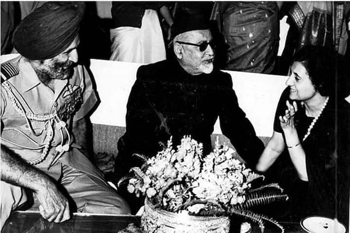 ਕ੍ਰੈਸ਼ ਲੈਂਡਿੰਗ ਤੋਂ ਲੈ ਕੇ ਕੋਰਟ ਮਾਰਸ਼ਲ ਤਕ ਦਾ ਜ਼ਿਕਰ ਕਰਦਿਆਂ ਮਾਰਸ਼ਲ ਅਰਜਨ ਸਿੰਘ ਨੇ ਦੱਸਿਆ ਸੀ ਕਿ 1945 ਵਿੱਚ ਉਨ੍ਹਾਂ ਨੂੰ ਬ੍ਰਿਟਿਸ਼ ਸ਼ਾਸਨ ਦੌਰਾਨ ਕੋਰਟ ਮਾਰਸ਼ਲ ਦਾ ਸਾਮ੍ਹਣਾ ਵੀ ਕਰਨਾ ਪਿਆ ਸੀ। ਉਨ੍ਹਾਂ 'ਤੇ ਇਲਜ਼ਾਮ ਲੱਗਾ ਸੀ ਕਿ ਕੇਰਲ ਵਿੱਚ ਇੱਕ ਬਸਤੀ ਦੇ ਉੱਪਰੋਂ ਨੀਵੀਂ ਉਡਾਣ ਭਰੀ ਸੀ। ਪਰ ਉਨ੍ਹਾਂ ਇਹ ਕਹਿ ਕੇ ਬਚਾਅ ਕੀਤਾ ਸੀ ਕਿ ਉਹ ਸਿਖਾਂਦਰੂ ਪਾਇਲਟ ਦਿਲਬਾਗ ਸਿੰਘ ਦਾ ਮਨੋਬਲ ਵਧਾਉਣਾ ਚਾਹੁੰਦੇ ਸਨ। ਇਹੋ ਦਿਲਬਾਗ ਸਿੰਘ ਬਾਅਦ ਵਿੱਚ ਏਅਰ ਚੀਫ਼ ਮਾਰਸ਼ਲ ਵੀ ਬਣੇ ਸਨ।