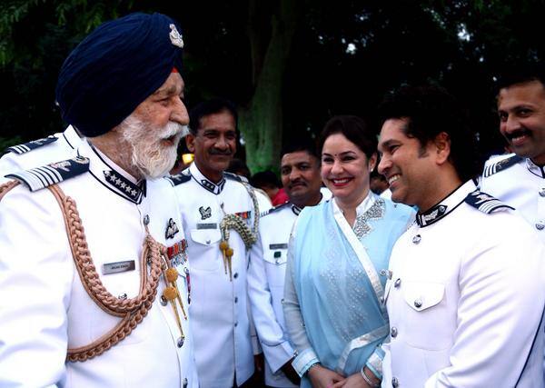 ਦੱਸਣਾ ਬਣਦਾ ਹੈ ਕਿ ਹਵਾਈ ਫੌਜ ਦੇ 5 ਸਟਾਰ ਰੈਂਕ ਵਾਲੇ ਅਰਜਨ ਸਿੰਘ ਇਕੱਲੇ ਅਫਸਰ ਸਨ। ਦੇਸ਼ ਵਿੱਚ ਹੁਣ ਤਕ ਅਰਜਨ ਸਿੰਘ ਤੋਂ ਇਲਾਵਾ, ਫੀਲਡ ਮਾਰਸ਼ਲ ਕੇ.ਐਮ.ਕਰਿਅੱਪਾ ਅਤੇ ਸੈਮ ਮਾਨਿਕ ਸ਼ਾਅ ਨੂੰ ਹੀ ਇਹ ਰੈਂਕ ਹਾਸਿਲ ਹੈ।