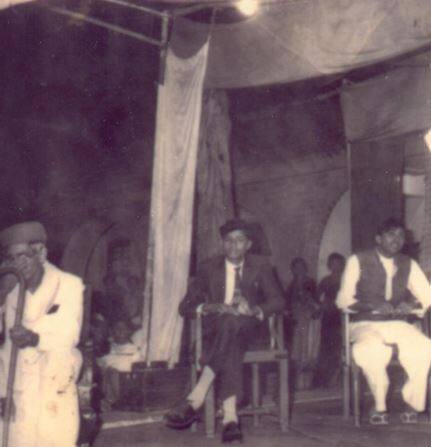 ਮੋਦੀ ਨੇ ਕਾਲਜ ਵਿੱਚ ਹਰਿਆਲੀ ਕ੍ਰਾਂਤੀ ਨਾਂ ਦੇ ਨਾਟਕ ਵਿੱਚ ਹਿੱਸਾ ਲੈਂਦੇ ਹੋਏ। 