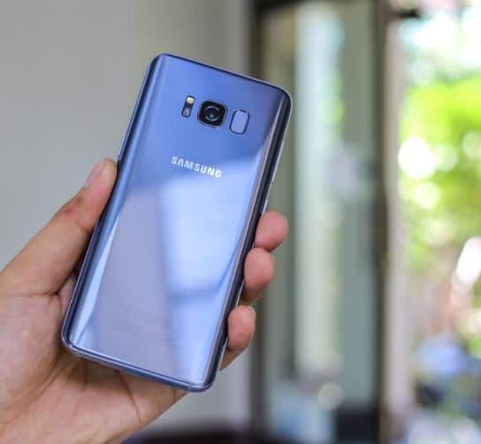 ਇਸ ਵਿੱਚ ਅਦ੍ਰਿਸ਼ ਹੋਮ ਬਟਨ ਦਿੱਤਾ ਗਿਆ ਹੈ ਤੇ ਇਸ ਲਈ ਫਿੰਗਰ ਪ੍ਰਿੰਟ ਸੈਂਸਰ ਕੈਮਰੇ ਕੋਲ ਫ਼ੋਨ ਦੇ ਪਿਛਲੇ ਪਾਸੇ ਦਿੱਤਾ ਗਿਆ ਹੈ। 