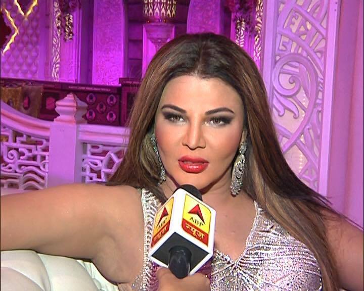 ਉਸ ਨੇ ਕਿਹਾ ਕਿ ਬਾਬਾ ਹਨੀਪ੍ਰੀਤ ਦੇ ਕਬਜ਼ੇ 'ਚ ਸੀ ਤੇ ਹਨੀਪ੍ਰੀਤ ਰਾਮ ਰਹੀਮ ਦੇ ਕਬਜ਼ੇ ਵਿੱਚ। 