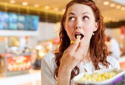 ਇਹ ਆਦਤਾਂ ਬਣਾਉਂਦੀਆਂ ਜਲਦ ਬਜ਼ੁਰਗ !