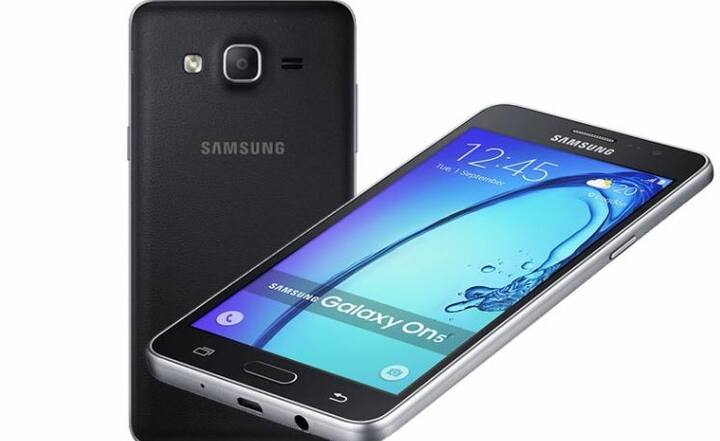 ਸੈਮਸੰਗ ਗੈਲੈਕਸੀ On 5: ਇਸ ਸਮਾਰਟਫ਼ੋਨ 'ਤੇ 3,000 ਰੁਪਏ ਤਕ ਦੀ ਛੋਟ ਮਿਲ ਰਹੀ ਹੈ। ਅੱਜ ਇਸ ਨੂੰ 5,990 ਵਿੱਚ ਖ਼ਰੀਦਿਆ ਜਾ ਸਕਦਾ ਹੈ। ਇਹ ਬਜਟ ਫ਼ੋਨ 'ਤੇ ਚੰਗਾ ਸੌਦਾ ਮਿਲ ਰਿਹਾ ਹੈ। ਇਸ ਵਿੱਚ 8 ਮੈਗਾਪਿਕਸਲ ਤੇ 5 ਮੈਗਾਪਿਕਸਲ ਦਾ ਕੈਮਰਾ ਹੈ। 