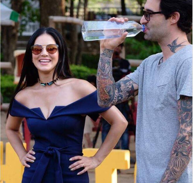 ਭਵਿੱਖ ਦੀਆਂ ਯੋਜਨਾਵਾਂ ਬਾਰੇ ਗੱਲ ਕਰਦਿਆਂ ਸੰਨੀ ਨੇ ਕਿਹਾ ਕਿ ਉਹ ਕੁਝ ਅਜਿਹਾ ਕੰਮ ਕਰ ਰਹੀ ਹੈ ਜਿਸ ਨੂੰ ਵਕਤ ਤੋਂ ਪਹਿਲਾਂ ਜਨਤਕ ਨਹੀਂ ਕੀਤਾ ਜਾ ਸਕਦਾ। ਸੰਨੀ ਨੇ ਦੱਸਿਆ ਕਿ ਉਹ ਆਪਣੇ ਕੌਸਮੈਟਿਕ ਬ੍ਰੈਂਡ 'ਸਟਾਰਸਟ੍ਰੱਕ' ਦੀ ਸ਼ੁਰੂਆਤ ਕਰਨ ਵਾਲੀ ਹੈ ਅਤੇ ਬੇਹੱਦ ਉਤਸ਼ਾਹਿਤ ਹੈ। 