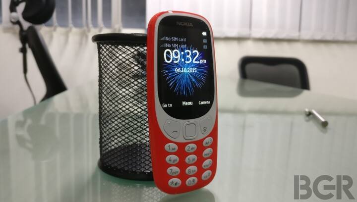 ਇਸ ਸਾਲ ਮਈ ਮਹੀਨੇ ਵਿੱਚ ਨੋਕੀਆ 3310 ਨੂੰ ਭਾਰਤ ਵਿੱਚ ਲਾਂਚ ਕੀਤਾ ਗਿਆ ਸੀ। ਇਸ ਦੀ ਕੀਮਤ 3310 ਰੁਪਏ ਹੈ। ਇਸ ਦੇ ਸਪੈਸੀਫਿਕੇਸ਼ਨ ਦੀ ਗੱਲ ਕਰੀਏ ਤਾਂ ਪਹਿਲਾਂ ਦੇ ਨੋਕੀਆ ਹੈਂਡਸੈੱਟ ਦੇ ਮੁਕਾਬਲੇ ਨਵਾਂ ਨੋਕੀਆ 3310 (2017) ਕਾਫ਼ੀ ਹਲਕਾ ਤੇ ਕੱਲਰਫੁੱਲ ਡਿਸਪਲੇ ਦੇ ਨਾਲ ਆਉਂਦਾ ਹੈ। ਇਸ ਵਿੱਚ 2.4 QGVP ਡਿਸਪਲੇ ਕਵਰਡ ਸਕਰੀਨ ਹੈ ਜਿਹੜੀ ਪਹਿਲਾਂ ਤੋਂ ਵੱਡੀ ਤੇ ਬਿਹਤਰੀਨ ਹੈ। ਕੈਮਰੇ ਦੀ ਗੱਲ ਕਰੀਏ ਤਾਂ ਇਸ ਵਿੱਚ ਫਲੈਸ਼ ਦੇ ਨਾਲ 2 ਮੈਗਫਿਕਸਲ ਦਾ ਰਿਅਰ ਕੈਮਰਾ ਹੋਵੇਗਾ। 