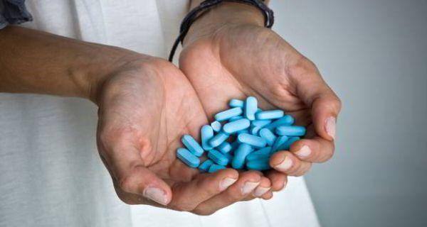 ਨਵੀਂ ਦਿੱਲੀ: ਵਿਆਗਰਾ ਦਾ ਨਾਂ ਤਾਂ ਸਾਰਿਆਂ ਨੇ ਸੁਣਿਆ ਹੋਵੇਗਾ ਪਰ ਕੀ ਤੁਹਾਨੂੰ ਪਤਾ ਹੈ ਕਿ ਇਸ ਦੇ ਕਿੰਨੇ ਬੁਰੇ ਪ੍ਰਭਾਵ ਹਨ? ਜੇਕਰ ਤੁਸੀਂ ਨਹੀਂ ਜਾਣਦੇ ਤਾਂ ਸਮਝੋ ਇਸ ਦੇ ਬੁਰੇ ਪ੍ਰਭਾਵ ਕੀ ਹਨ। ਵਿਆਗਰਾ ਦਵਾਈ ਦਾ ਇੱਕ ਬ੍ਰਾਂਡ ਹੈ। ਇਹ ਬਲੱਡ ਪ੍ਰੈਸ਼ਰ ਰੇਂਜ ਦਾ ਇਲਾਜ ਹੁੰਦਾ ਹੈ। ਇਸ ਨੂੰ ਪੁਰਸ਼ਾਂ ਦੀ ਯੌਨ ਸਮਰੱਥਾ ਨਾਲ ਜੋੜਿਆ ਜਾਂਦਾ ਹੈ। ਜਿਨ੍ਹਾਂ ਪੁਰਸ਼ਾਂ ਦੀ ਯੌਨ ਸਮਰੱਥਾ ਘੱਟ ਹੁੰਦੀ ਹੈ, ਉਹ ਵਿਆਗਰਾ ਦੀ ਵਰਤੋਂ ਕਰਦੇ ਹਨ।