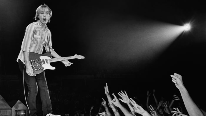 ਉਨ੍ਹਾਂ ਬੌਬ ਡਾਈਲਾਨ ਵਰਗੇ ਮਹਾਨ ਕਲਾਕਾਰਾਂ ਨਾਲ ਵੀ ਕੰਮ ਕੀਤਾ। ਉਨ੍ਹਾਂ ਦੀ ਮੌਤ ‘ਤੇ ਡਾਈਲਾਨ ਨੇ ਅਫਸੋਸ ਪ੍ਰਗਟ ਕਰਦਿਆਂ ਕਿਹਾ ਹੈ ਕਿ ਇਕ ਚੰਗਾ ਕਲਾਕਾਰ ਦੁਨੀਆ ਤੋਂ ਵਿਦਾ ਹੋ ਗਿਆ ਹੈ। 