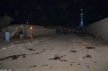 ਡਿਪਟੀ ਕਮਿਸ਼ਨਰ ਕੇ ਅਸਾਦੁੱਲਾ ਦਾ ਕਹਿਣਾ ਹੈ ਕਿ ਹਮਲੇ ਵਿਚ ਇਕ ਪੁਲਿਸ ਦੇ ਜਵਾਨ ਦੀ ਵੀ ਮੌਤ ਹੋ ਗਈ ਜਦੋਂ ਉਸ ਨੇ ਹਮਲਾਵਰ ਨੂੰ ਰੋਕਣ ਦੀ ਕੋਸ਼ਿਸ਼ ਕੀਤੀ।