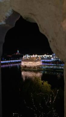 ਚੌਥੇ ਪਾਤਸ਼ਾਹ ਸ੍ਰੀ ਗੁਰੂ ਰਾਮਦਾਸ ਜੀ ਦੇ ਪ੍ਰਕਾਸ਼ ਪੁਰਬ ਮੌਕੇ ਹਰਿਮੰਦਰ ਸਾਹਿਬ ਨਤਮਸਤਕ ਹੋਈ ਲੋਕਾਈ