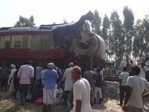 ਜਲਾਲਾਬਾਦ ਦੇ ਰੋਡੇ ਫਾਟਕ \'ਤੇ ਖ਼ਤਰਨਾਕ ਰੇਲ ਹਾਦਸਾ, ਵੇਖੋ ਤਸਵੀਰਾਂ ਦੀ ਜ਼ੁਬਾਨੀ