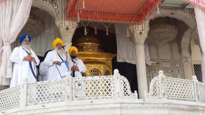 ਅੰਮ੍ਰਿਤਸਰ: ਸਿੱਖਾਂ ਦੀ ਸਰਬਉੱਚ ਸੰਸਥਾ ਸ੍ਰੀ ਅਕਾਲ ਤਖ਼ਤ ਸਾਹਿਬ ਤੋਂ ਹੁਣ ਇੱਕ ਮੁੱਦੇ 'ਤੇ ਦੋ-ਦੋ ਫਰਮਾਨ ਆਉਣ ਲੱਗੇ ਹਨ।