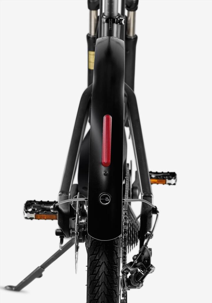 ਬਐਮਡਬਲਿਊ(BMW) ਲਗਜ਼ਰੀ ਕਾਰਾਂ ਅਤੇ ਦਮਦਾਰ ਬਾਇਕਸ ਬਣਾਉਣ ਲਈ ਮਸ਼ਹੂਰ ਹੈ। ਹਾਈ-ਬਰਿਡ ਅਤੇ ਇਲੈਕਟ੍ਰਿਕ ਵਾਹਨ ਭਵਿੱਖ 'ਚ ਆਪਣੀ ਜਗ੍ਹਾ ਬਣਾਉਣ ਵਾਲੇ ਹਨ। ਅਜਿਹੇ 'ਚ ਕੰਪਨੀ ਨੇ ਕਾਰਾਂ ਅਤੇ ਬਾਈਕਸ ਨਾਲ ਵੱਖ ਇਕ ਹਾਈ-ਬਰਿਡ ਸਾਈਕਲ ਪੇਸ਼ ਕੀਤੀ ਹੈ। 