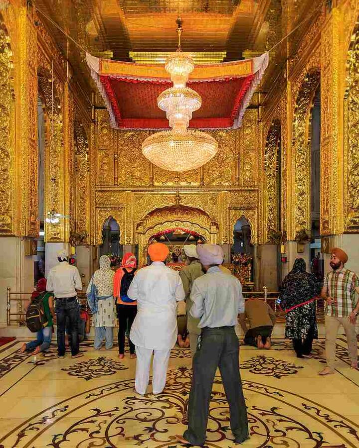 ਦਿੱਲੀ ਸਿੱਖ ਗੁਰਦੁਆਰਾ ਪ੍ਰਬੰਧਕ ਕਮੇਟੀ ਦੇ ਪ੍ਰਧਾਨ ਮਨਜੀਤ ਸਿੰਘ ਜੀਕੇ ਨੇ ਦੱਸਿਆ ਕਿ ਗੁਰਦੁਆਰਾ ਬੰਗਲਾ ਸਾਹਿਬ ਦੀ ਚੋਣ ਦਿੱਲੀ ਦੇ ਸਭ ਤੋਂ ਪਸੰਦੀਦਾ ਧਾਰਮਿਕ ਸਥਾਨ ਵਜੋਂ ਹੋਣ ਉਪਰੰਤ ਹੁਣ ਸਭ ਤੋਂ ਸਾਫ਼ ਧਾਰਮਿਕ ਸਥਾਨ ਦਾ ਪ੍ਰਮਾਣ ਪੱਤਰ ਗੁਰਦੁਆਰਾ ਸਾਹਿਬ ਨੂੰ ਮਿਲਣ ਤੇ ਖੁਸ਼ੀ ਦਾ ਪ੍ਰਗਟਾਵਾ ਕੀਤਾ।