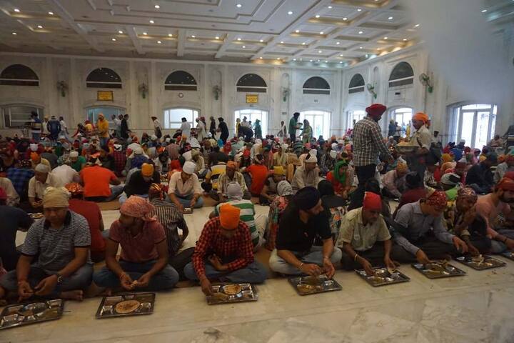 ਇਸ ਦੇ ਨਾਲ ਹੀ ਉਨ੍ਹਾਂ ਨੇ ਛੇਤੀ ਹੀ ਬੰਗਲਾ ਸਾਹਿਬ ਵਿਖੇ ਆਧੁਨਿਕ ਮਸ਼ੀਨਾਂ ਨਾਲ ਲੈਸ ਹਸਪਤਾਲ ਵੀ ਸ਼ੁਰੂ ਕੀਤੇ ਜਾਣ ਦੀ ਜਾਣਕਾਰੀ ਦਿੱਤੀ।