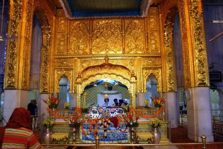  ਉਨ੍ਹਾਂ ਕਿਹਾ ਕਿ ਕਮੇਟੀ ਲਗਾਤਾਰ ਗੁਰਦੁਆਰਾ ਸਾਹਿਬ ਦੇ ਸੁੰਦਰੀਕਰਨ ਦੇ ਕਾਰਜਾਂ ਦੇ ਨਾਲ ਹੀ ਸੰਗਤਾਂ ਦੀ ਸਹੂਲਤ 'ਚ ਵਾਧਾ ਕਰਨ ਵਾਸਤੇ ਲਗਾਤਾਰ ਕੋਸ਼ਿਸ਼ ਕਰ ਰਹੀ ਹੈ ਜਿਸ ਕਰਕੇ ਅੱਜ ਗੁਰਦੁਆਰਾ ਬੰਗਲਾ ਸਾਹਿਬ ਧਰਮ ਅਤੇ ਅਧਿਆਤਮ ਦਾ ਸਭ ਤੋਂ ਵੱਡਾ ਕੇਂਦਰ ਬਣ ਕੇ ਉਭਰਨ 'ਚ ਕਾਮਯਾਬ ਹੋ ਰਿਹਾ ਹੈ। 