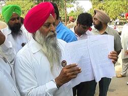 ਕੈਪਟਨ ਤੇ ਕਿਸਾਨ ਬੈਠੇ ਆਹਮੋ-ਸਾਹਮਣੇ, ਵਿਚਾਰ-ਚਰਚਾ ਮਗਰੋਂ ਭਰੋਸਾ ਦੇ ਕੇ ਤੋਰਿਆ