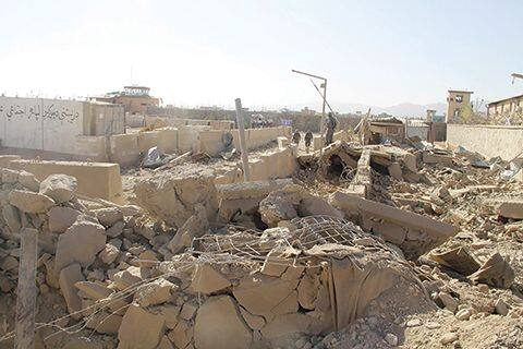 ਸਿਹਤ ਨਿਰਦੇਸ਼ਕ ਸ਼ੀਰ ਮੁਹੰਮਦ ਕਾਰੀਮੀ ਦੇ ਮੁਤਾਬਕ ਸਥਾਨਕ ਹਸਪਤਾਲ ਜ਼ਖ਼ਮੀਆਂ ਨਾਲ ਭਰ ਗਏ ਹਨ ਤੇ ਹਸਪਤਾਲ ਵਿੱਚ ਖ਼ੂਨ ਦੀ ਕਮੀ ਹੋਣ ਕਰ ਕੇ ਸਥਾਨਕ ਲੋਕਾਂ ਨੂੰ ਅਪੀਲ ਕੀਤੀ ਜਾ ਰਹੀ ਹੈ ਕਿ ਉਹ ਖ਼ੂਨਦਾਨ ਕਰਨ।