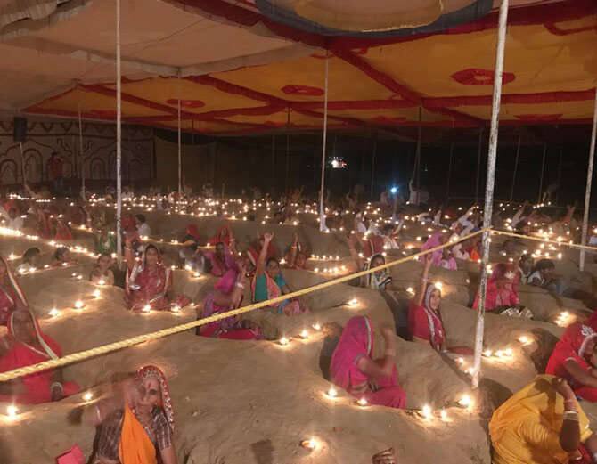 ਪ੍ਰਸ਼ਾਸਨ ਨੇ ਵਿਰੋਧ ਕਰ ਰਹੇ ਕਿਸਾਨਾਂ ਖ਼ਿਲਾਫ਼ ਸਿੱਧੀ ਕਾਰਵਾਈ ਦੇ ਮੂਡ ਵਿੱਚ ਹੈ। ਪ੍ਰਸ਼ਾਸਨ ਨੇ ਇਨ੍ਹਾਂ ਨਾਲ ਕਈ ਦਿਨ ਪਹਿਲਾਂ ਗੱਲਬਾਤ ਬੰਦ ਕਰ ਦਿੱਤੀ ਹੈ।