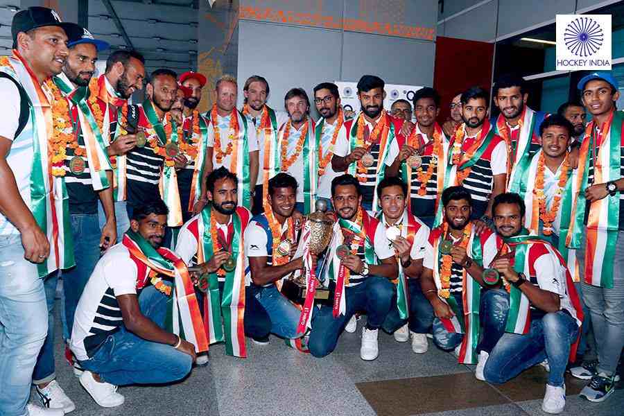 ਵਤਨ ਪਰਤਣ \'ਤੇ ਹਾਕੀ ਟੀਮ ਦਾ ਜ਼ੋਰਦਾਰ ਸਵਾਗਤ...ਦੇਖੋ ਤਸਵੀਰਾਂ