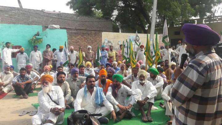 ਖੇਤਾਂ ਵਿਚੋਂ ਘੇਰ ਕੇ ਪਿੰਡ ਦੀ ਸੱਥ ਵਿਚ ਲਿਆ ਕੇ ਘੰਟਿਆਂ ਵਧੀ ਘਿਰਾਓ ਜਾਰੀ ਰਿਹਾ ਇਸ ਸਮੇਂ ਬੀਕੇਯੂ ੳਗਰਾਹਾ ਦੇ ਪਿੰਡ ਵਰਕਰ ਹਾਜ਼ਰ ਸਨ ਘਿਰਾਓ ਕਰਨ ਸਮੇਂ ਇਕੱਠ ਨੂੰ ਸੰਬੋਧਨ ਕਰਦਿਆਂ ਕਿਸਾਨ ਆਗੂਆਂ ਨੇ ਕਿਹਾ ਕਿ ਪਰਾਲੀ ਸਾੜਨ ਦਾ ਕਿਸਾਨਾਂ ਨੂੰ ਕੋਈ ਸ਼ੌਕ ਨਹੀਂ ਸਰਕਾਰ ਨੇ ਇਸ ਦੇ ਹੱਲ ਲਈ ਕੋਈ ਕਿਸਾਨਾਂ ਦੀ ਮਦਦ ਨਹੀਂ ਕੀਤੀ ਉਲਟਾ ਕਿਸਾਨਾਂ ਖ਼ਿਲਾਫ਼ ਕਾਰਵਾਈ ਕਰਨ ਲਈ ਤੁਰ ਪਈ ।ਜਿਸ ਨੂੰ ਸਹਿਣ ਨਹੀਂ ਕੀਤਾ ਜਾਵੇਗਾ ।
